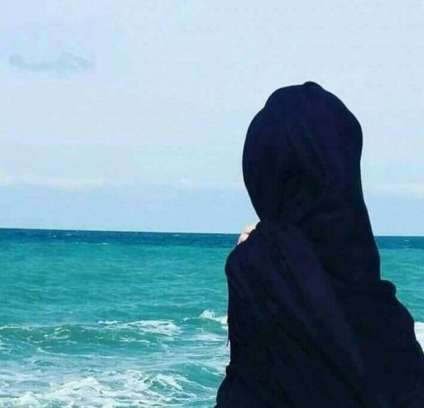 В хиджабе на море