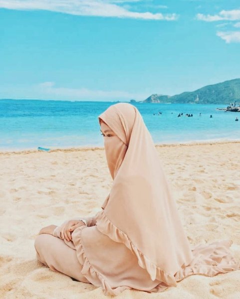 Мусульманка на море