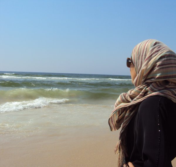 В хиджабе на пляже