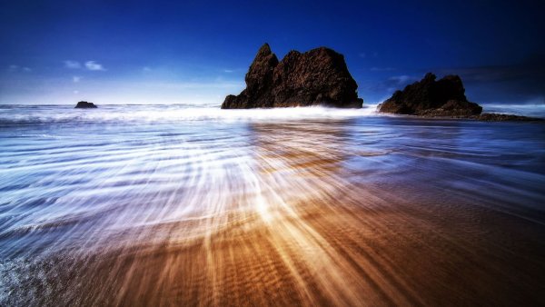 Голубое море