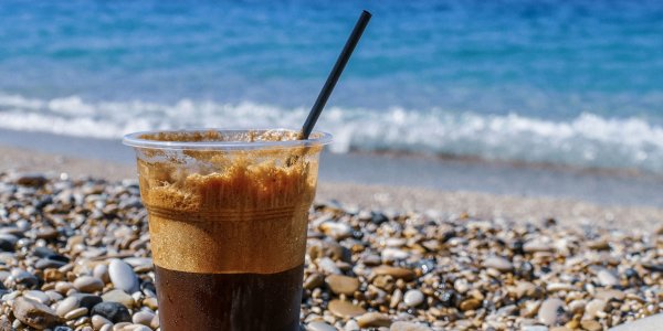 Кружка кофе на природе