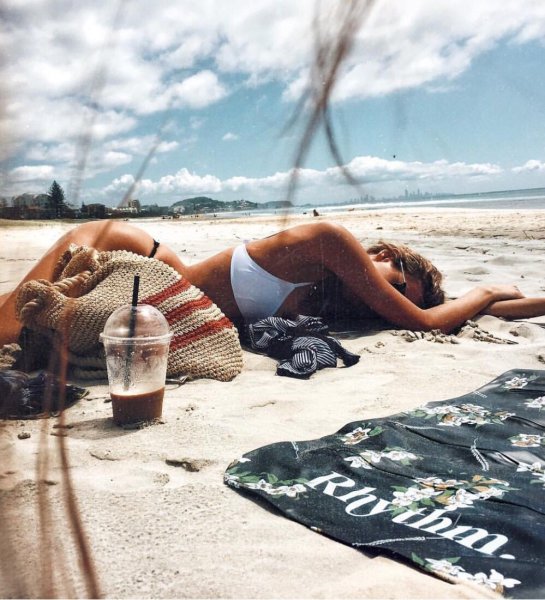 Семья на пляже