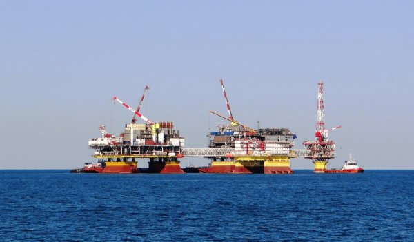 Платформа Филановского на Каспии