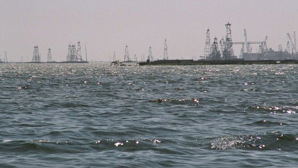 Платформа Корчагина в Каспийском море