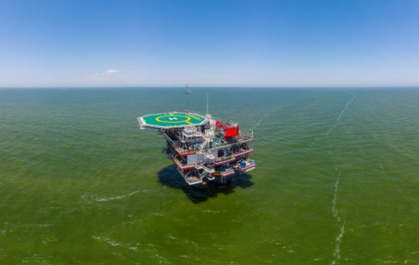 Нефтяной фонтан Тенгиз