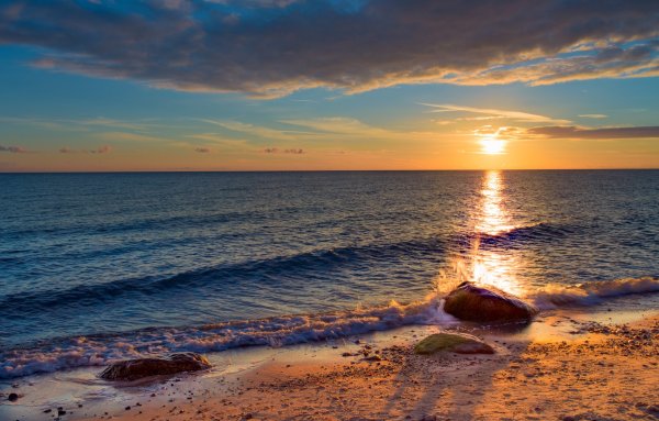 Берег моря закат