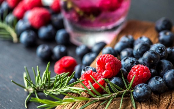 Яркие фрукты