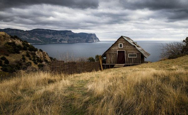 Одинокий домик у Южного побережья Исландии