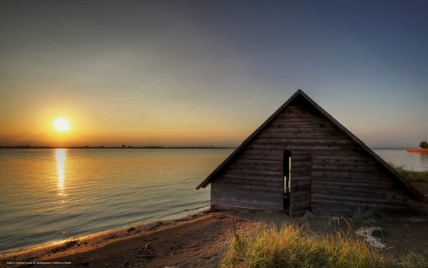 Избушка у моря