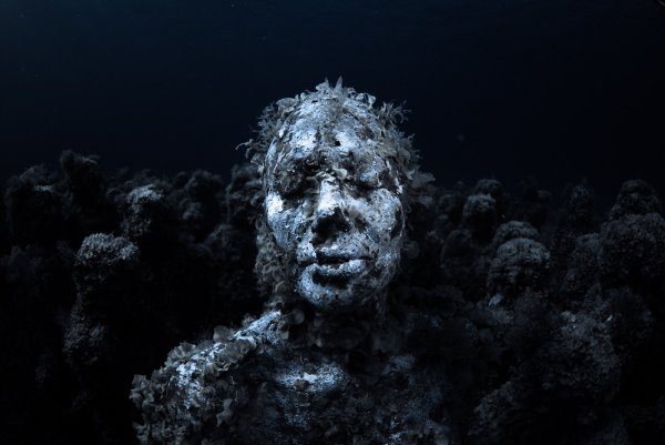 Глубина океана страшная