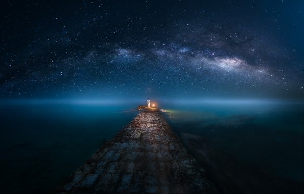 Звездное небо и море