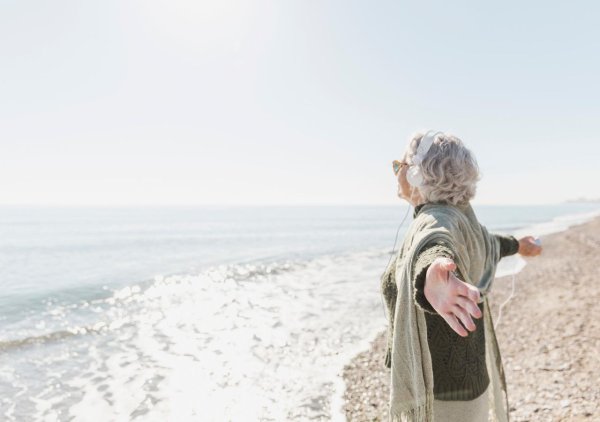 Две бабушки подружки