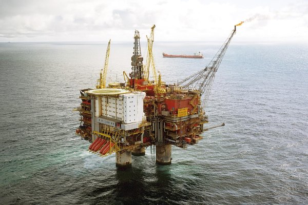 Нефтяная вышка Приразломная