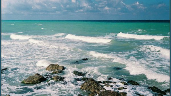 Море в одном из его нарядов