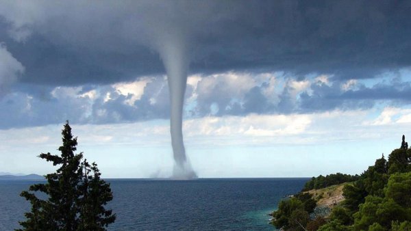 Водная Торнадо водное Торнадо