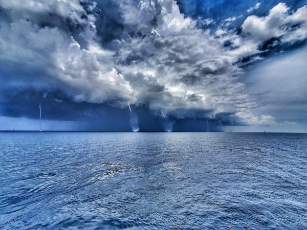 Смерч на черном море
