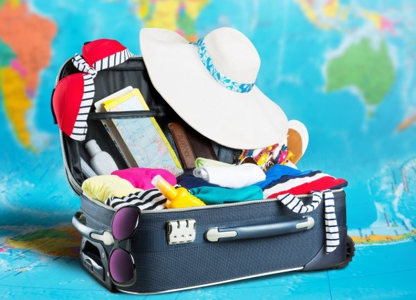 Чемодан на море