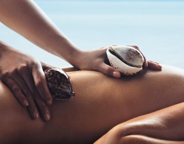 Массаж на берегу океана