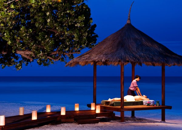 Массаж на пляже