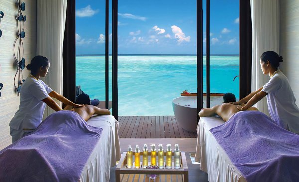 Массаж на берегу океана