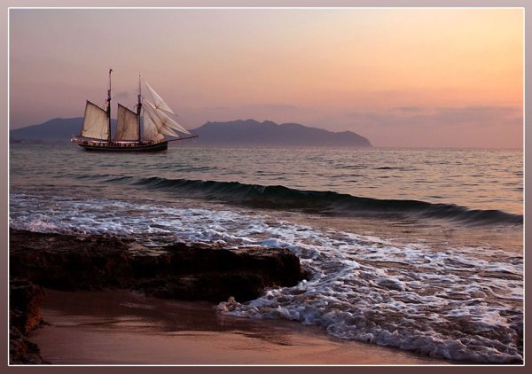 Корабль вдали