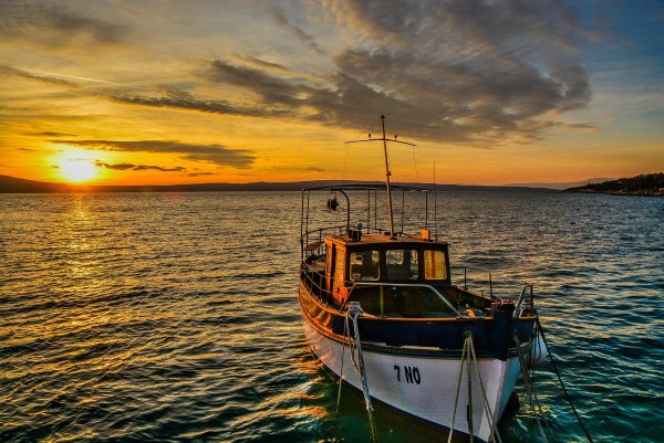 Морской рыболовецкий Баркас