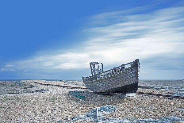 Баркас в море