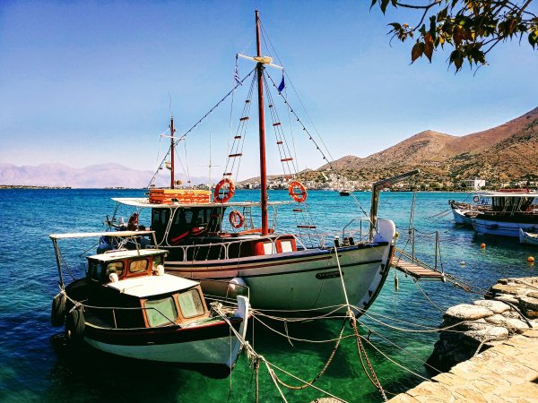 Катер Баркас