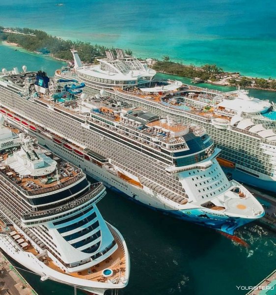 Круизный лайнер Карнивал свободы