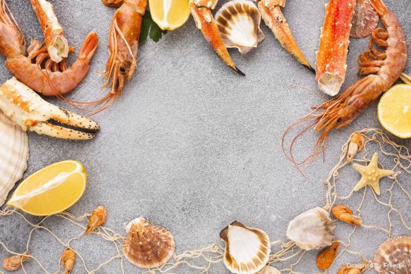 Морепродукты на доске