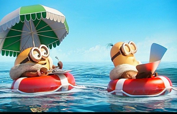 Миньоны на пляже