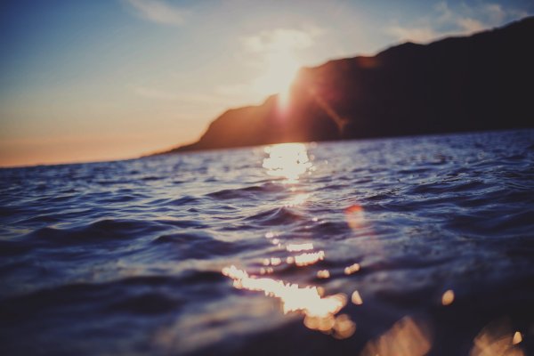 Солнечные блики на море