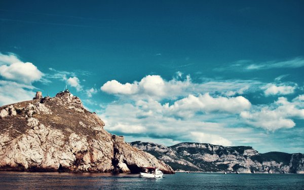 Море горы облака