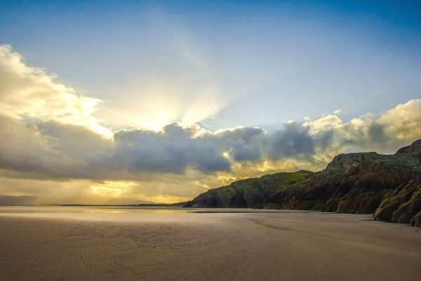 Восход море горы