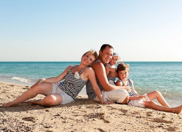 Фотосессия семьи на море