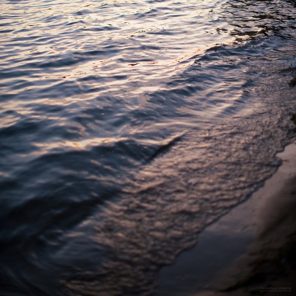 Пейзаж бушующего моря с русалкой