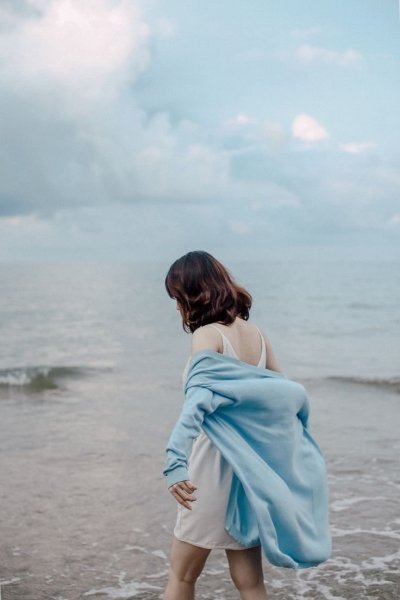 Девушка на волне