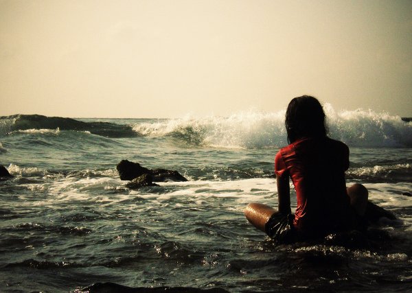 Одинокая девушка