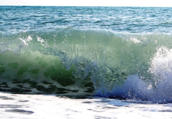 На море волны поют