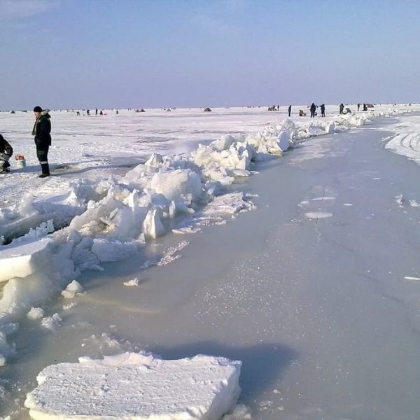 Замерзшее Азовское море Мариуполь