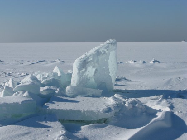 Замерзшее Азовское море