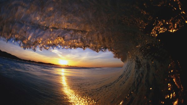 Волны на закате