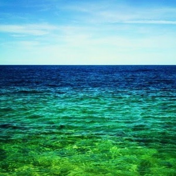 Зелено голубое море