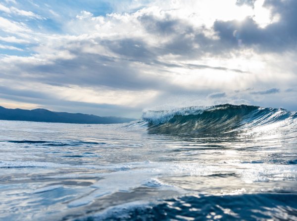 Черное море волны