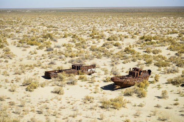 Море высохло Аральское море