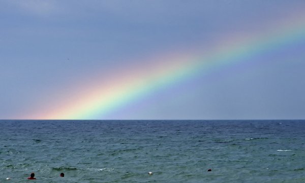 Радужное море