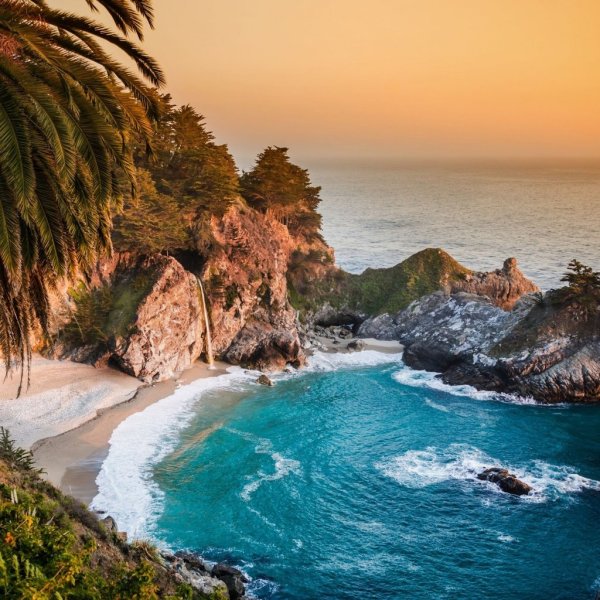 Красивый пляж