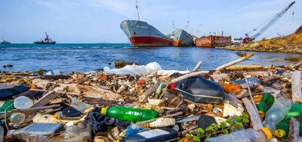 Мусор на побережье