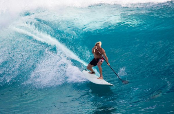 Кататься на серфе