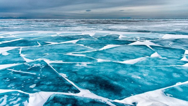 Ледяная поверхность